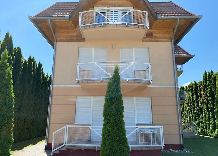 Arnyas Haz Apartment *